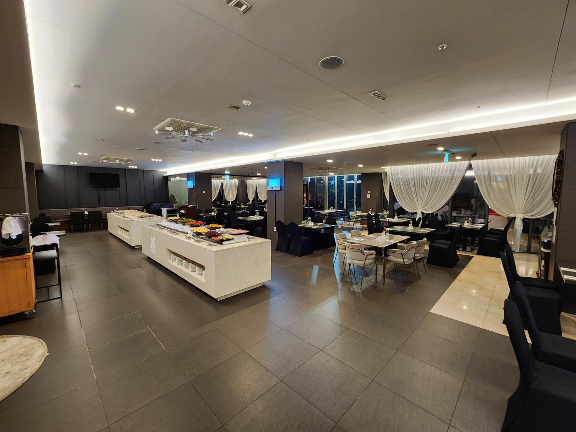 Ramada By Wyndham Jeju Hamdeok Hotel Eksteriør billede
