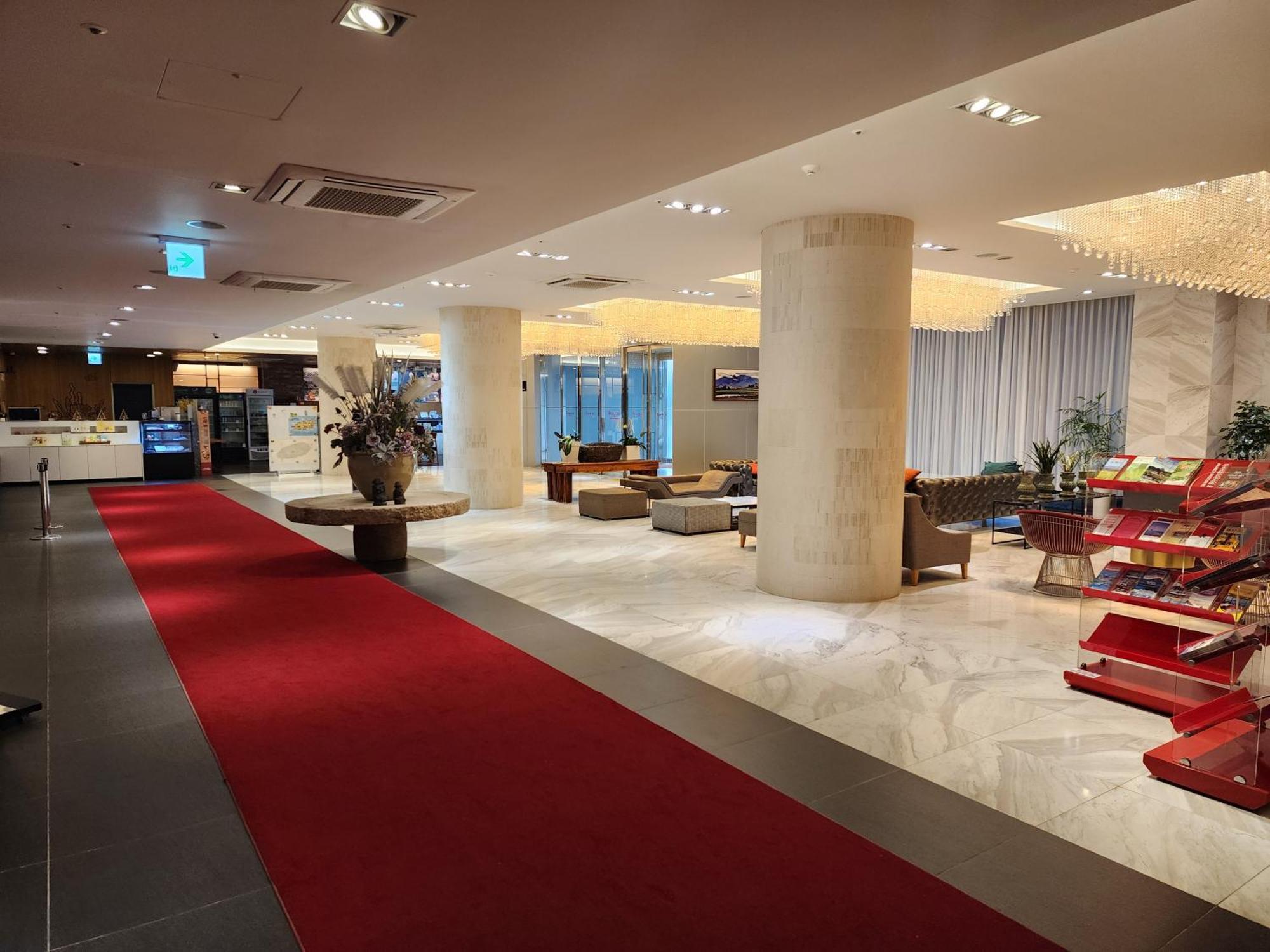 Ramada By Wyndham Jeju Hamdeok Hotel Eksteriør billede