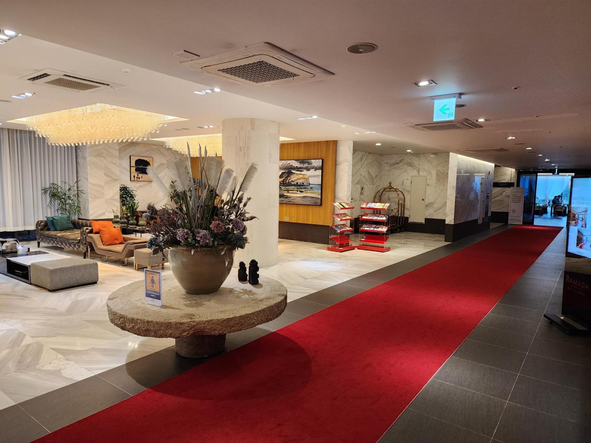 Ramada By Wyndham Jeju Hamdeok Hotel Eksteriør billede