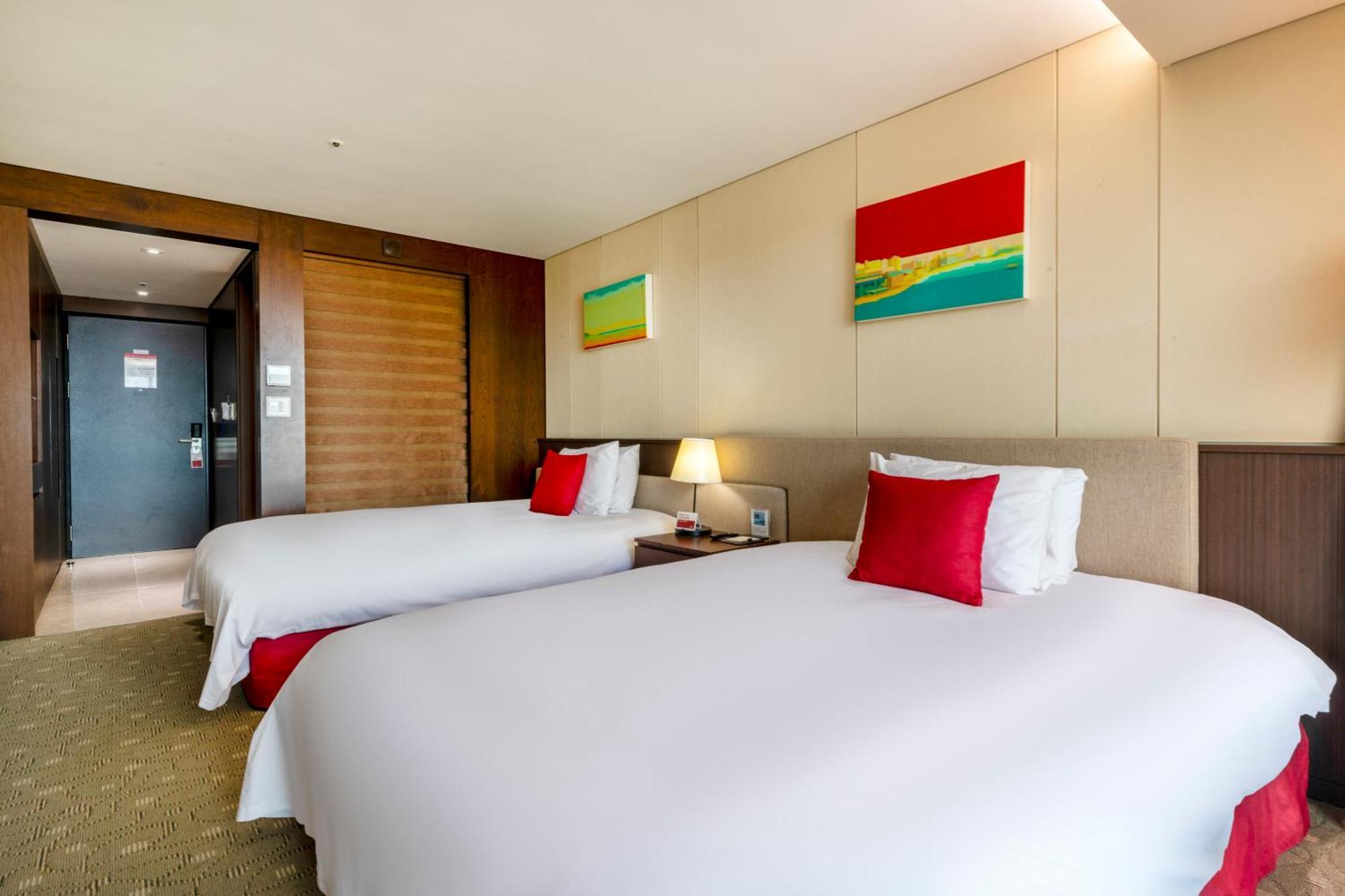 Ramada By Wyndham Jeju Hamdeok Hotel Eksteriør billede