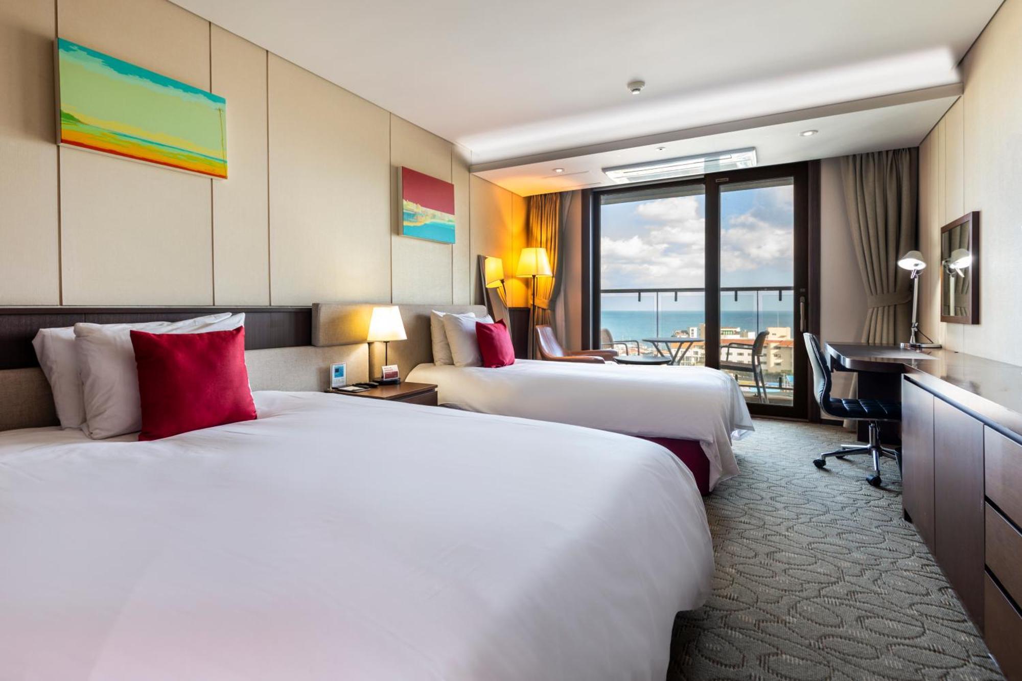 Ramada By Wyndham Jeju Hamdeok Hotel Eksteriør billede