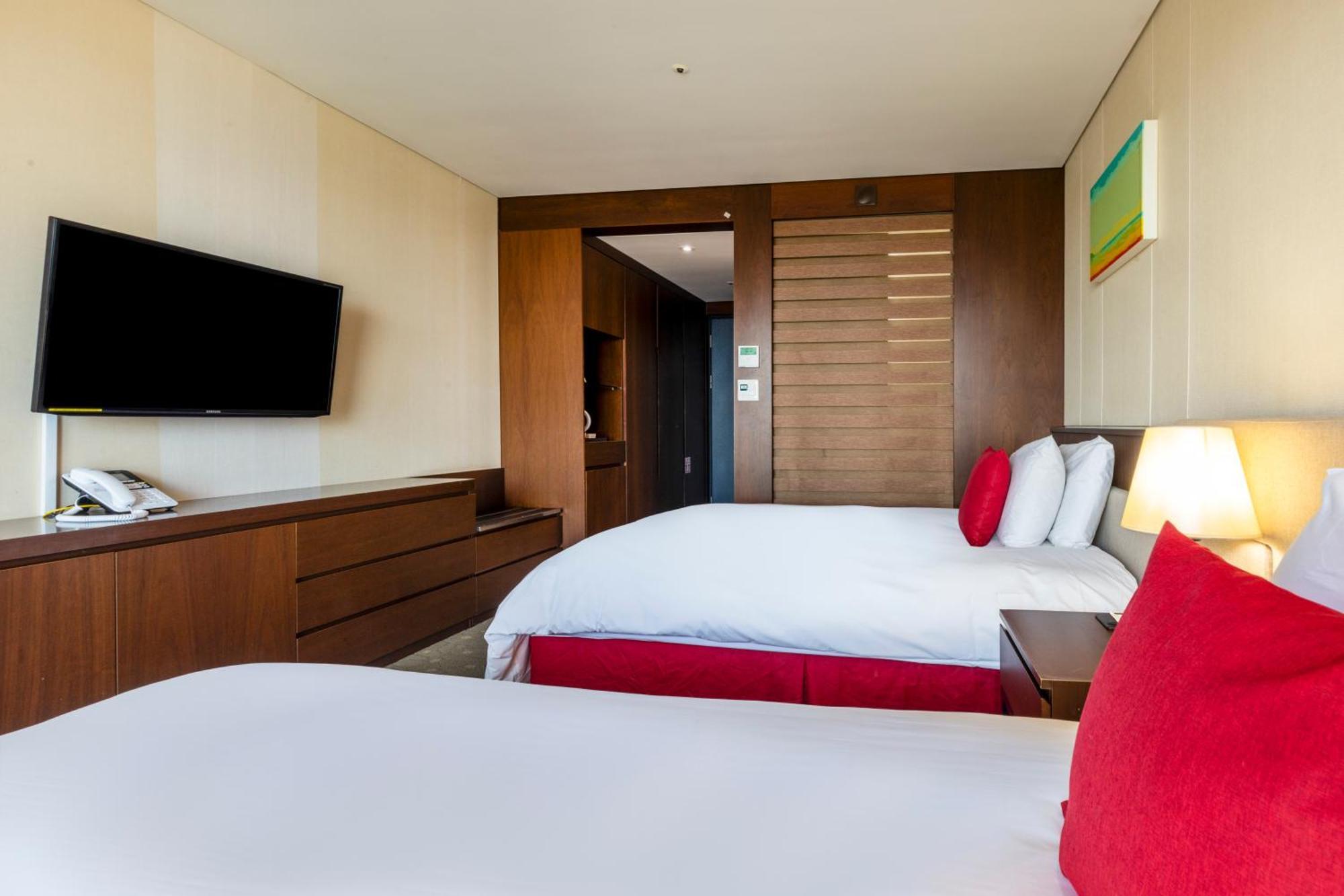 Ramada By Wyndham Jeju Hamdeok Hotel Eksteriør billede