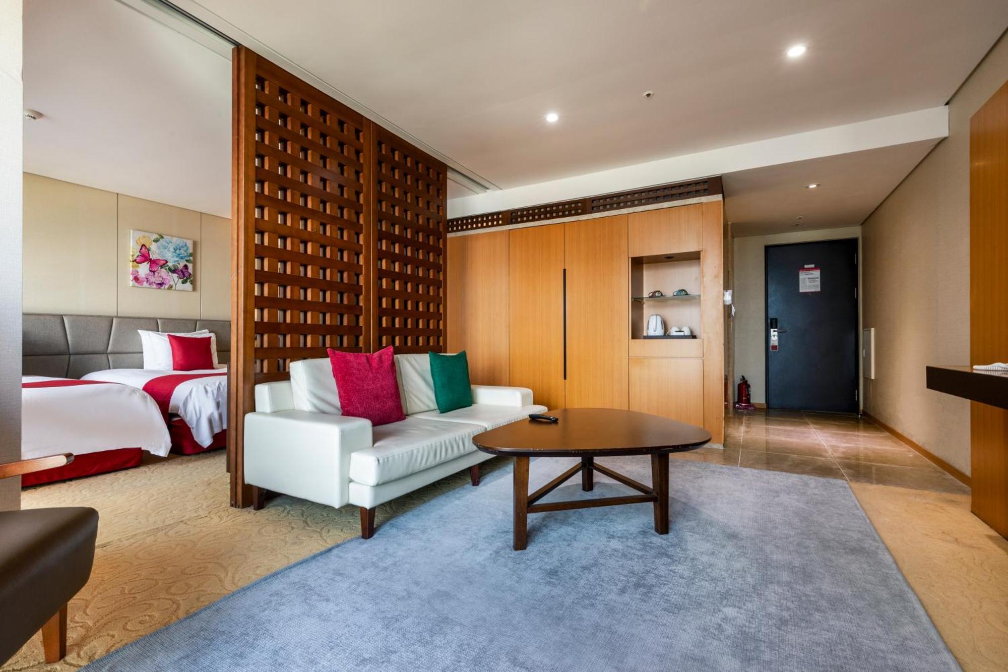 Ramada By Wyndham Jeju Hamdeok Hotel Eksteriør billede