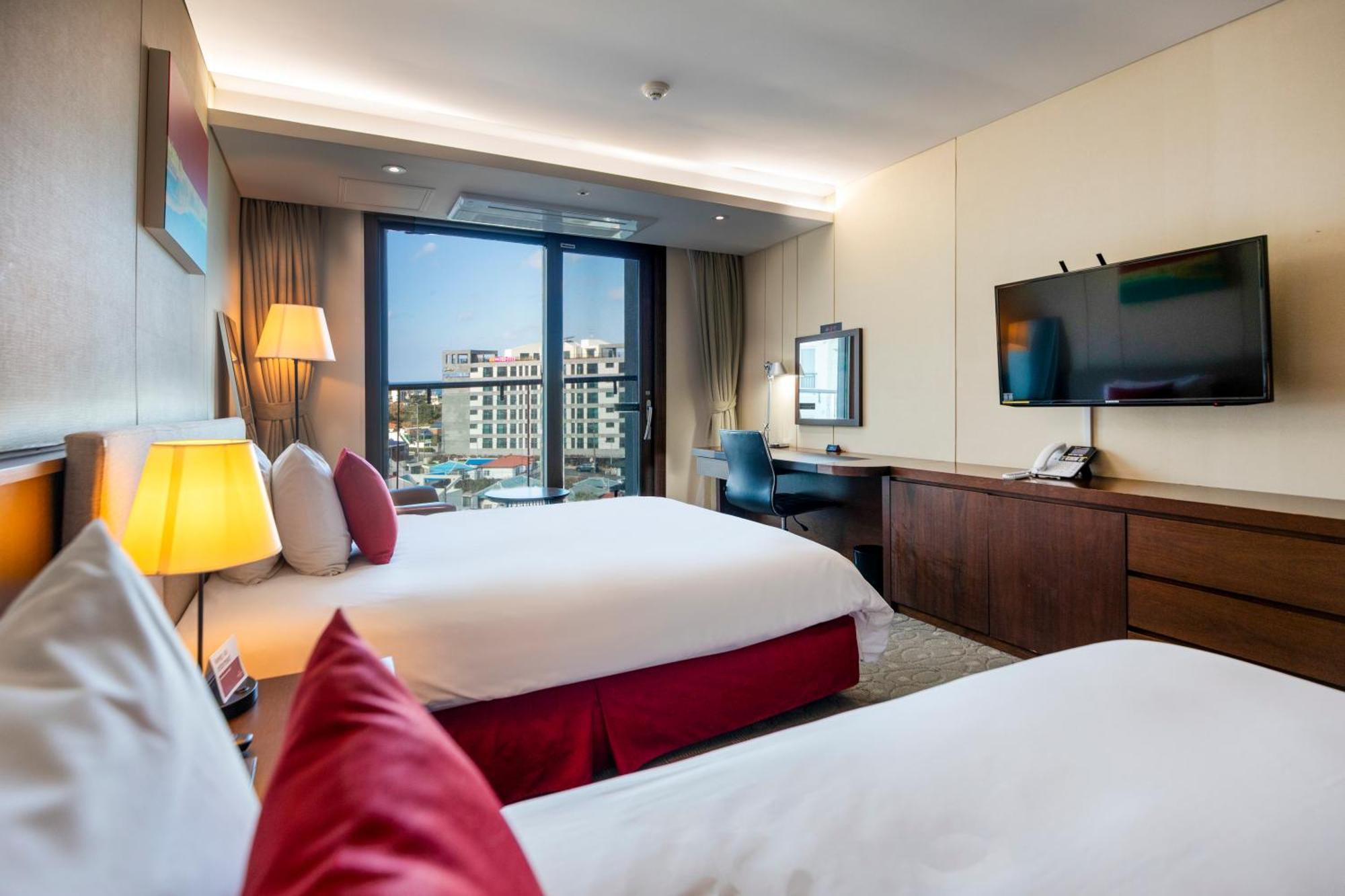 Ramada By Wyndham Jeju Hamdeok Hotel Eksteriør billede