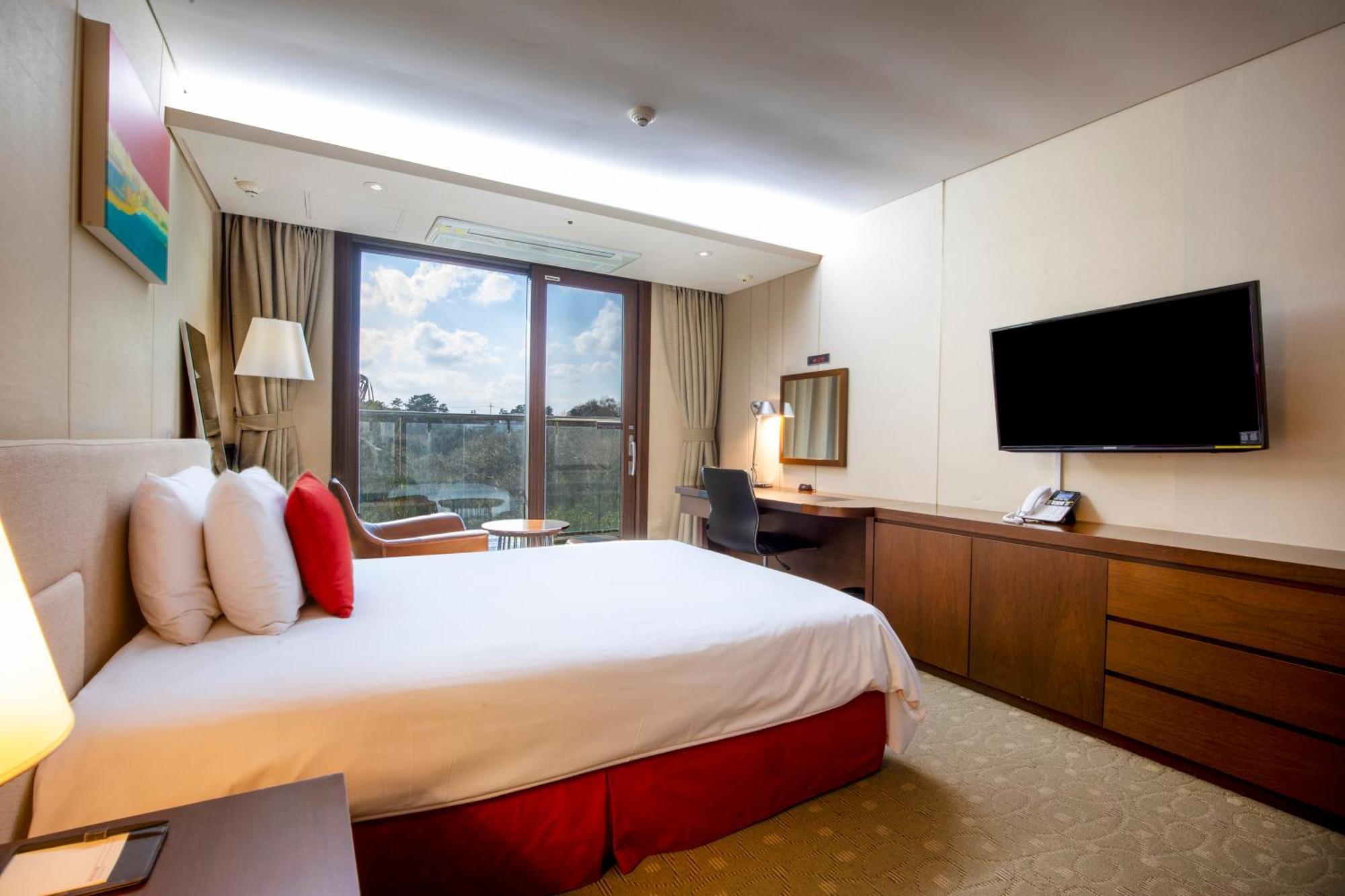 Ramada By Wyndham Jeju Hamdeok Hotel Eksteriør billede