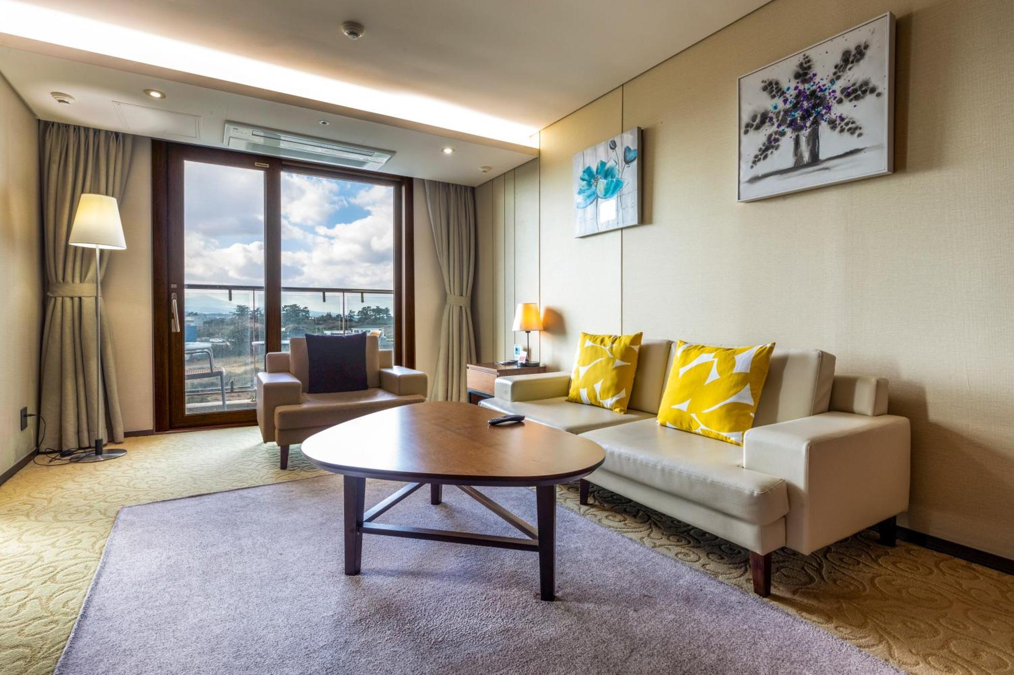 Ramada By Wyndham Jeju Hamdeok Hotel Eksteriør billede