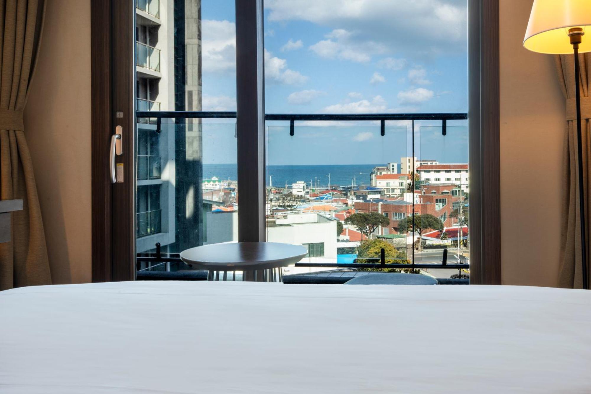 Ramada By Wyndham Jeju Hamdeok Hotel Eksteriør billede