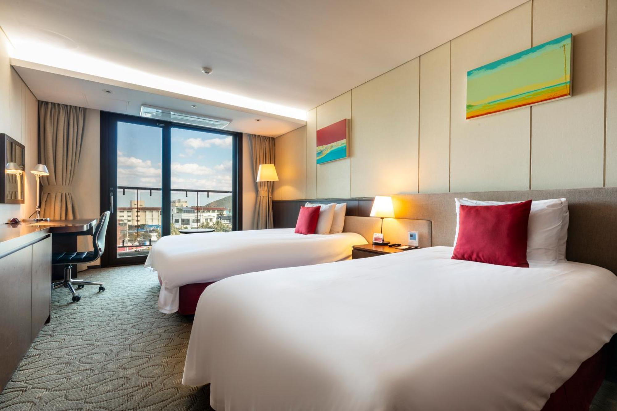 Ramada By Wyndham Jeju Hamdeok Hotel Eksteriør billede